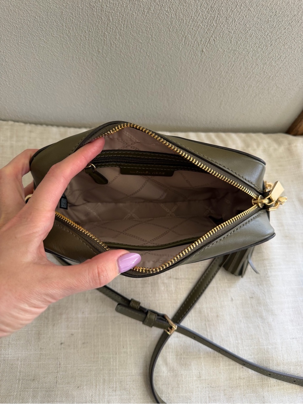 Michael Kors Ginny Medium Butterfly Camo Leather Crossbody Bag NWOT - Picture 11 of 13